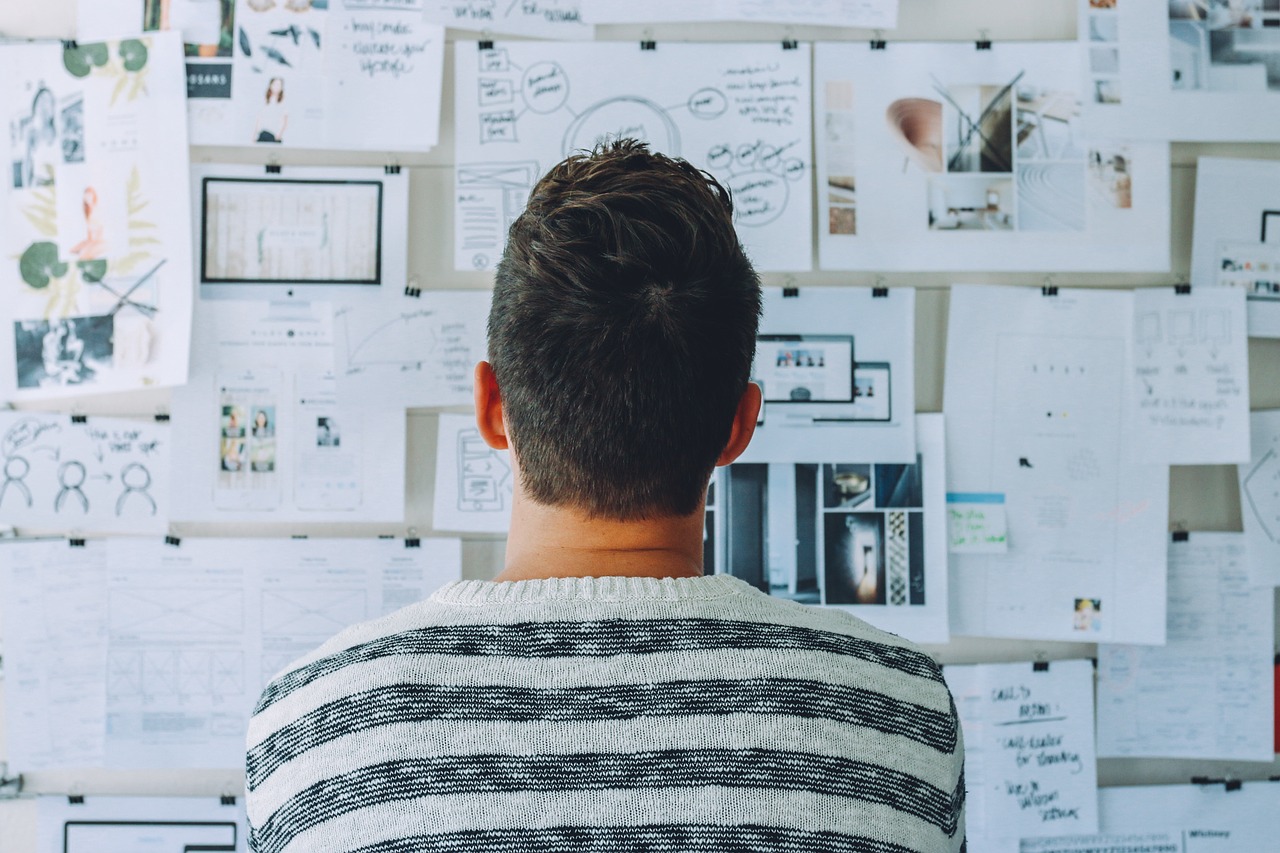 startup-whiteboard-room-3267505.jpg